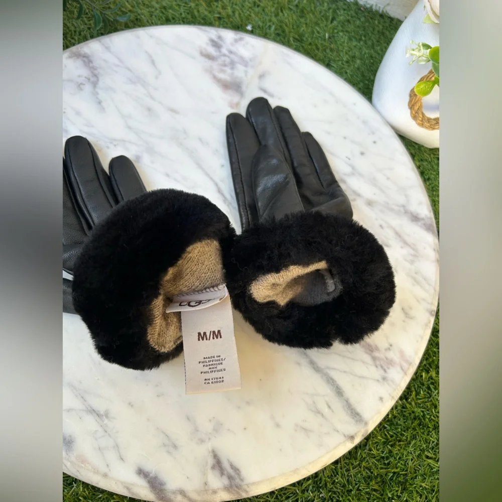 UGG Australia Gloves black Shorty Fine Leather w/Shearlin size M/NEW